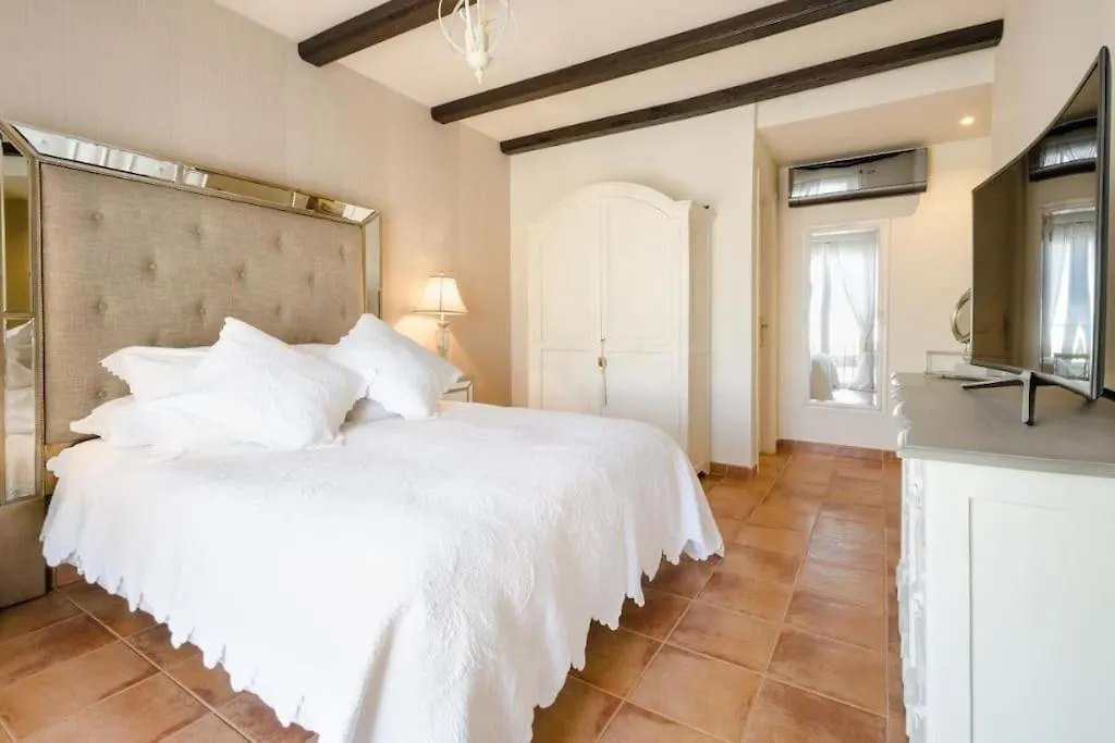 Stylish 3 Bedroom, 2 Bath Home With Sun Terrace, Gorgeous Sea Views, Air Conditioning, Wi-Fi & Communal Swimming Pool La Herradura  0*, La Herradura (Granada)