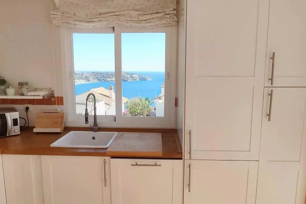 Stylish 3 Bedroom, 2 Bath Home With Sun Terrace, Gorgeous Sea Views, Air Conditioning, Wi-Fi & Communal Swimming Pool La Herradura  La Herradura (Granada)