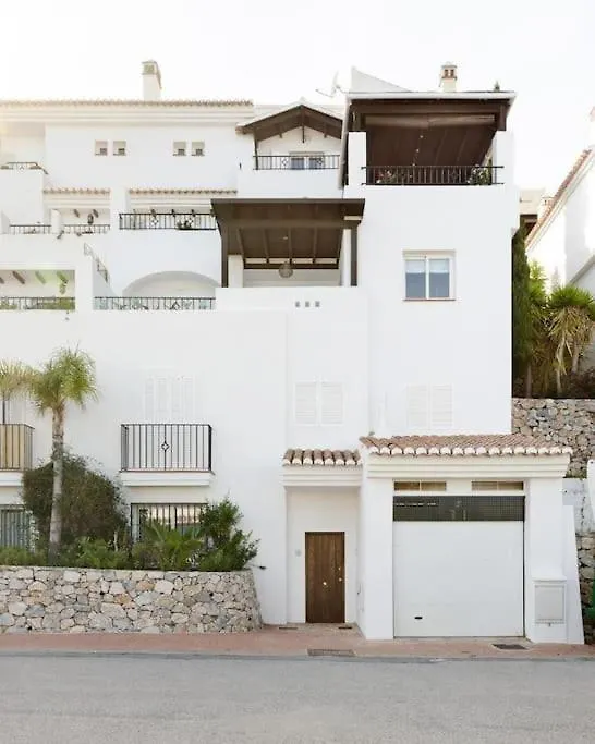 Holiday home Stylish 3 Bedroom, 2 Bath Home With Sun Terrace, Gorgeous Sea Views, Air Conditioning, Wi-Fi & Communal Swimming Pool La Herradura