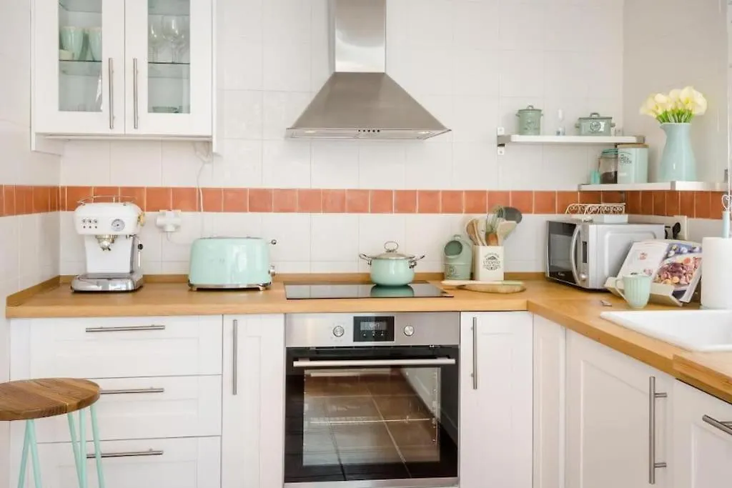 Stylish 3 Bedroom, 2 Bath Home With Sun Terrace, Gorgeous Sea Views, Air Conditioning, Wi-Fi & Communal Swimming Pool La Herradura  0*, La Herradura (Granada)