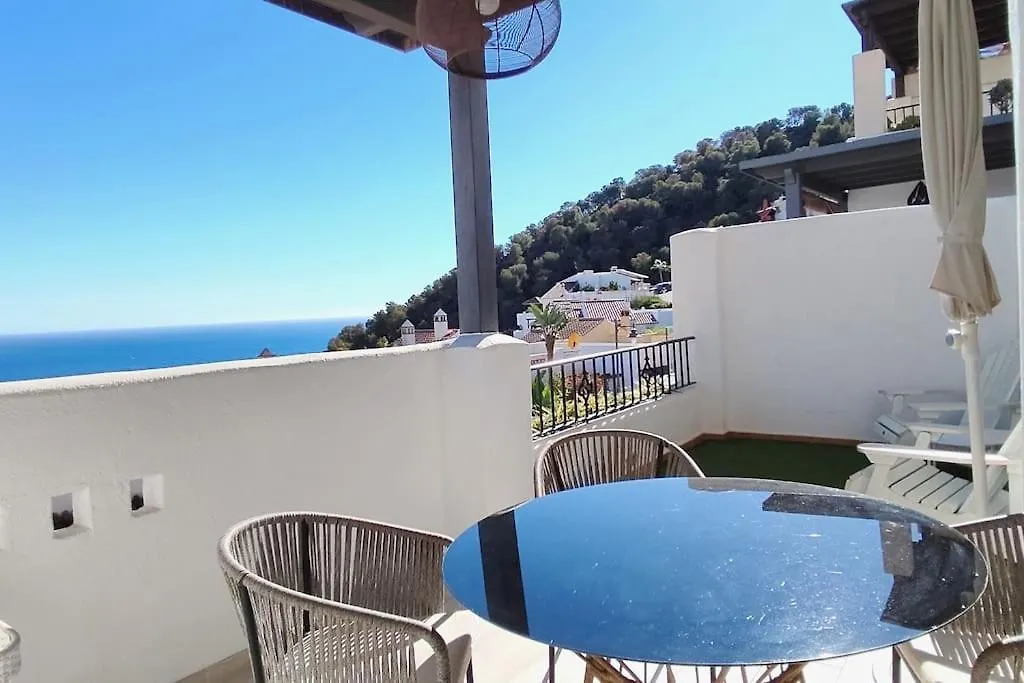 Holiday home Stylish 3 Bedroom, 2 Bath Home With Sun Terrace, Gorgeous Sea Views, Air Conditioning, Wi-Fi & Communal Swimming Pool La Herradura