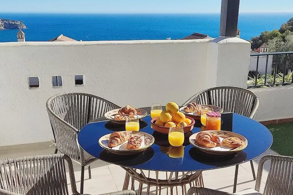 Holiday home Stylish 3 Bedroom, 2 Bath Home With Sun Terrace, Gorgeous Sea Views, Air Conditioning, Wi-Fi & Communal Swimming Pool La Herradura