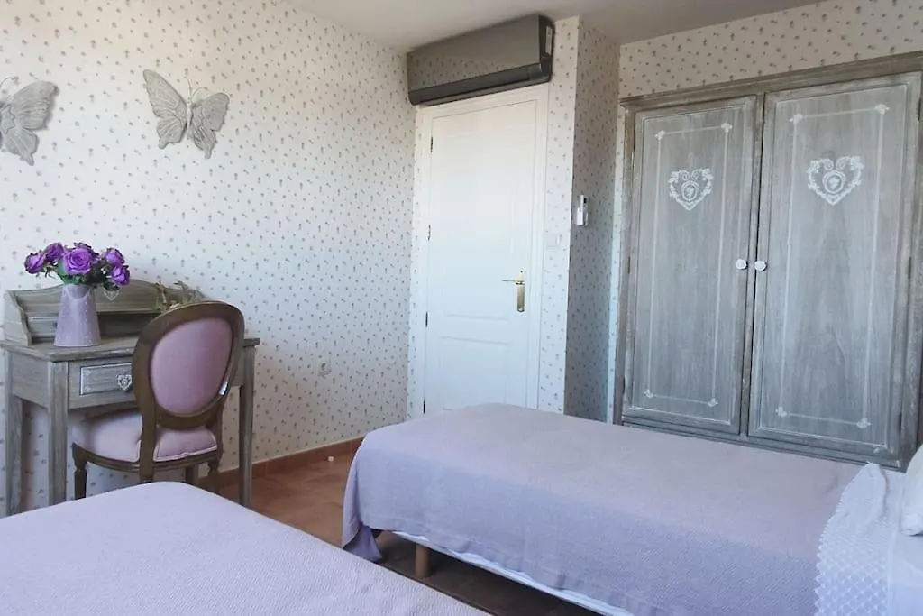 Stylish 3 Bedroom, 2 Bath Home With Sun Terrace, Gorgeous Sea Views, Air Conditioning, Wi-Fi & Communal Swimming Pool La Herradura  Prázdninový dům