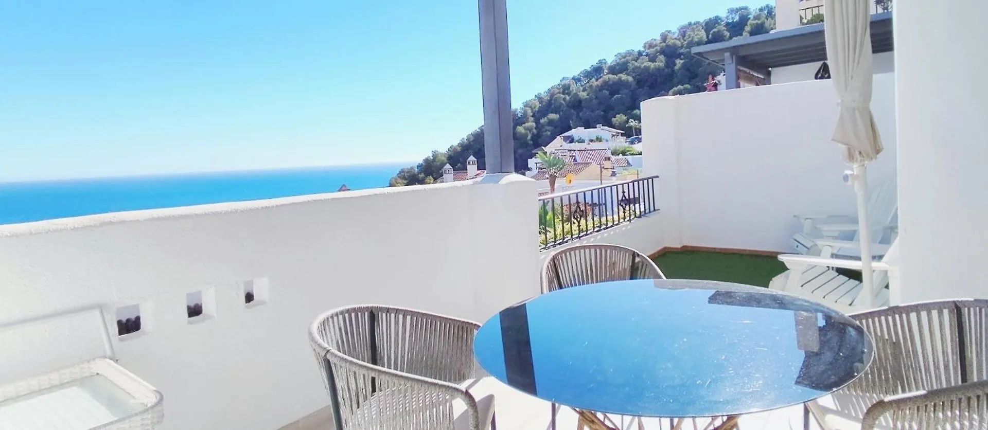Stylish 3 Bedroom, 2 Bath Home With Sun Terrace, Gorgeous Sea Views, Air Conditioning, Wi-Fi & Communal Swimming Pool 라 에라두라 펜션