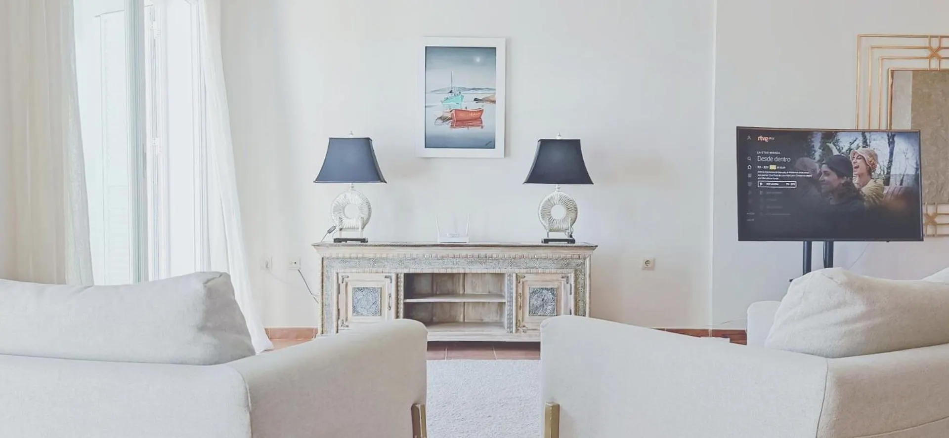 펜션 Stylish 3 Bedroom, 2 Bath Home With Sun Terrace, Gorgeous Sea Views, Air Conditioning, Wi-Fi & Communal Swimming Pool 라 에라두라