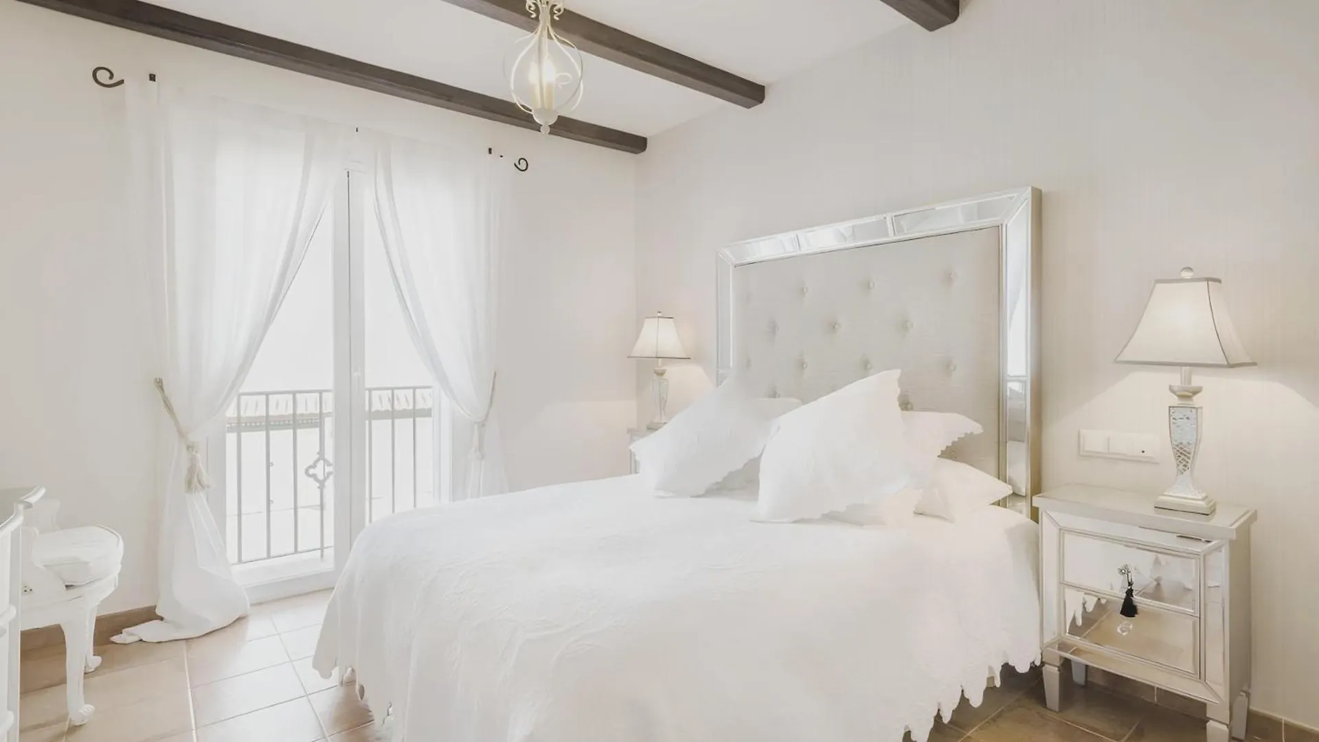 Stylish 3 Bedroom, 2 Bath Home With Sun Terrace, Gorgeous Sea Views, Air Conditioning, Wi-Fi & Communal Swimming Pool 라 에라두라