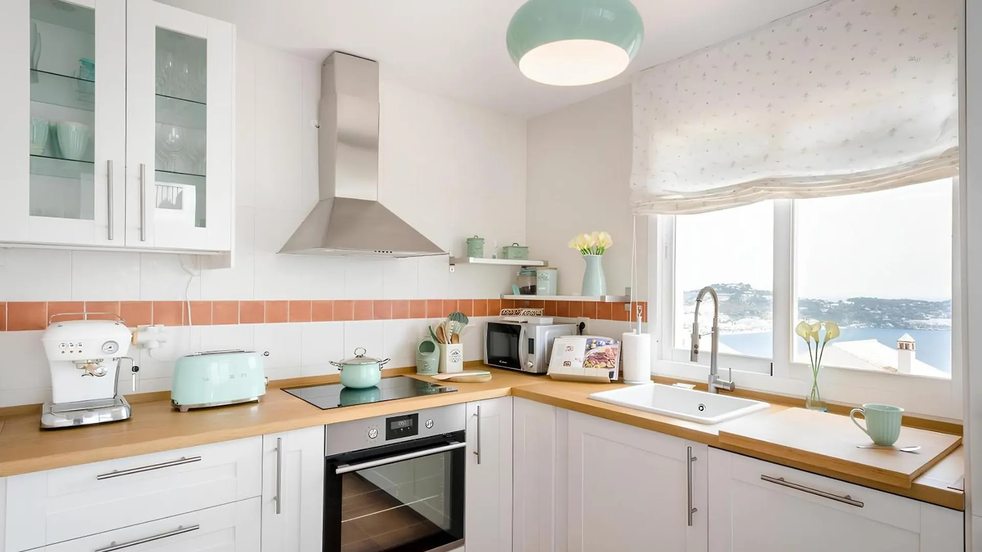 Stylish 3 Bedroom, 2 Bath Home With Sun Terrace, Gorgeous Sea Views, Air Conditioning, Wi-Fi & Communal Swimming Pool 라 에라두라 스페인